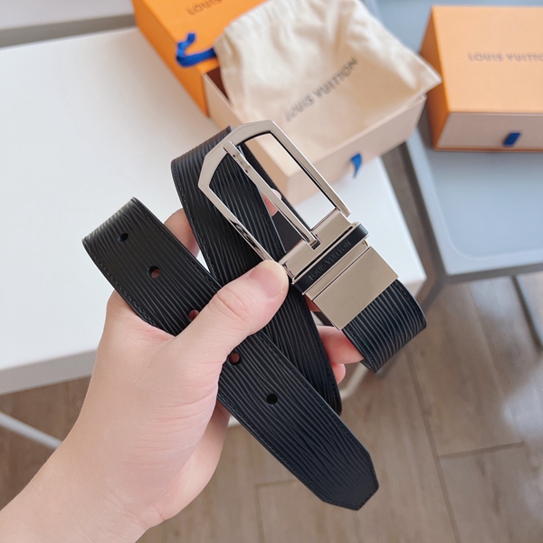 ルイヴィトンベルト正面デザイン